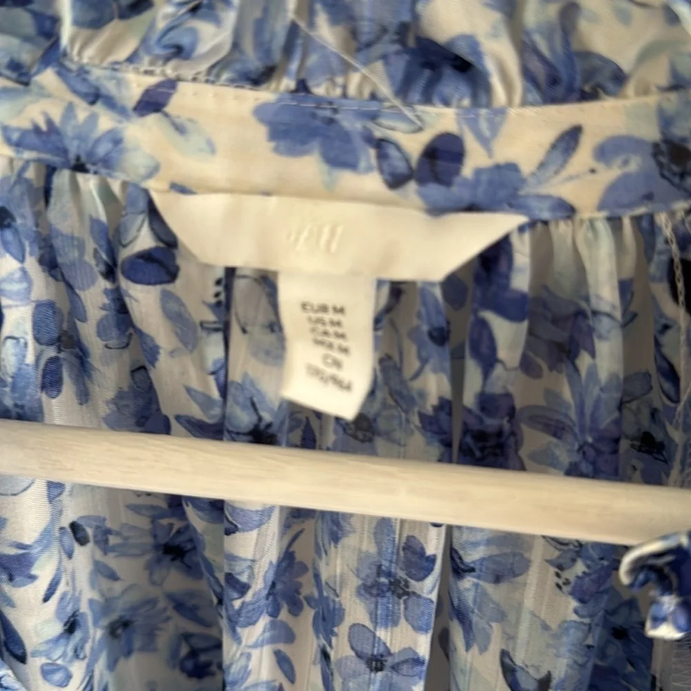 H&M Frill Crepe Floral Long Sleeve Blouse - Picture 4 of 8